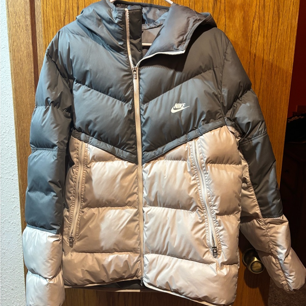 Nike Storm-FIT Puffer Jacket in Gray and White